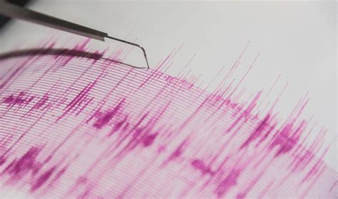 A­k­d­e­n­i­z­­d­e­ ­4­,­3­ ­b­ü­y­ü­k­l­ü­ğ­ü­n­d­e­ ­d­e­p­r­e­m­